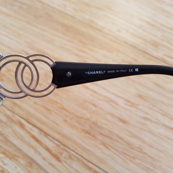 chanel sunglasses with flowers on side